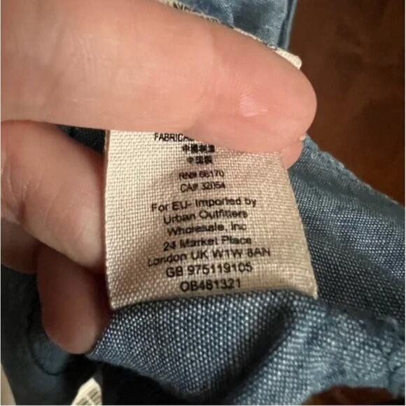 Free People Show Me Some Shoulder Chambray Top - Picture 7 of 8